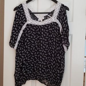 Two by Vince Camuto pineapple print blouse L